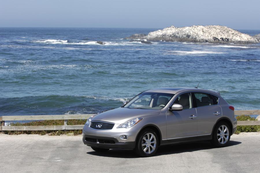  Infiniti EX35 2011 года  (фото 29 из 39)